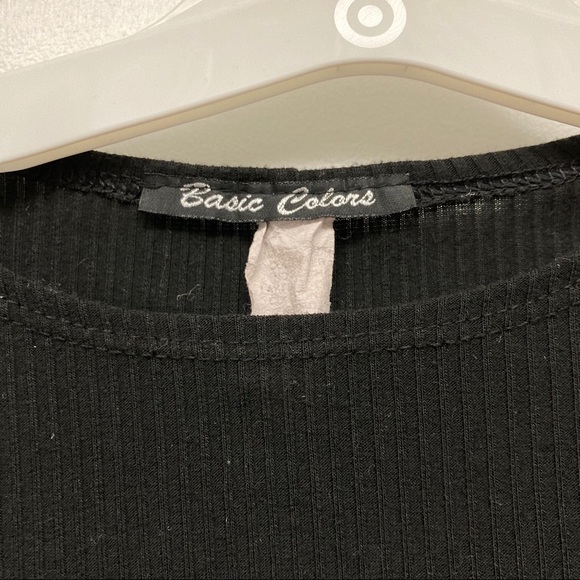 Basic colors Women’s Simple black Flowy Top - Picture 3 of 5